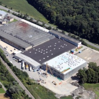 Flyfoto av fabrikken til Silit i Riedlingen sett i fra baksiden. smallsqr