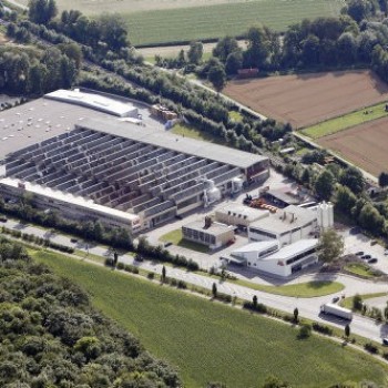 Flyfoto av fabrikken til Silit i Riedlingen sett i fra forsiden. smallsqr